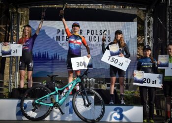 Kinga Żur (Świętokrzyskie Cycling Academy) na najwyższym stopniu podium w kategorii juniorek w rozegranym w Krynicy Zdroju Pucharze Polski MTB XCO UCI / ŚRZK