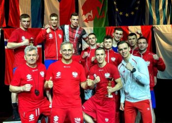 Reprezentanci Polski na turnieju w Usti nad Łabą, w środku trener Wojciech Bartnik / PZB