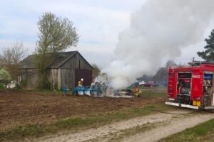 30.04.2022. Rembieszyce. Pożar ciągnika / OSP KSRG Małogoszcz