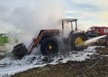 30.04.2022. Rembieszyce. Pożar ciągnika / OSP KSRG Małogoszcz