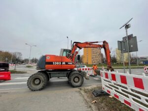 20.04.2022. Kielce. Nowa organizacja ruchu na skrzyżowaniu al. Solidarności i al. Tysiąclecia Państwa Polskiego / Michał Kita / Radio Kielce