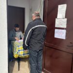 07.04.2022. Sandomierz. Wydawanie paczek żywnościowych dla potrzebujących / Grażyna Szlęzak-Wójcik / Radio Kielce