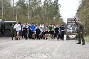 27.04.2022. Ostrowiec Św. Dzień sportu u terytorialsów / ppor. Daniel Woś / ŚBOT