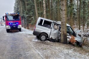 2.04.2022. Muszynka. Wypadek busa / KM PSP w Nowym Sączu