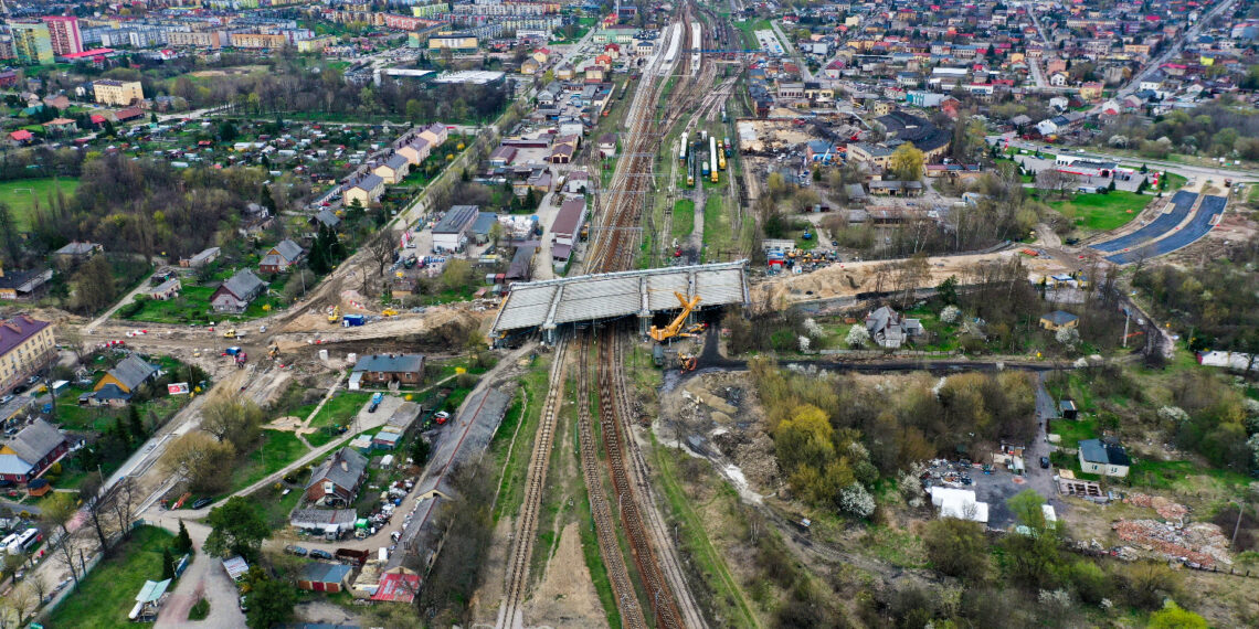 28.04.2022. Skarżysko-Kamienna. Budowa wiaduktu / Fot. Jarosław Kubalski - Radio Kielce