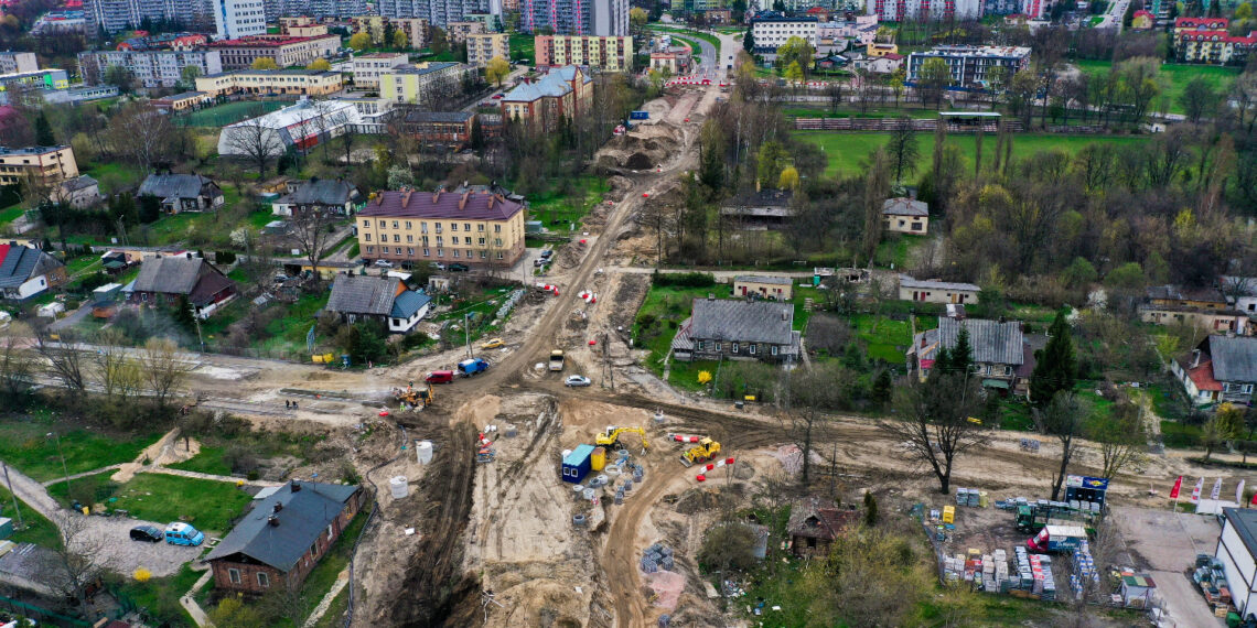 28.04.2022. Skarżysko-Kamienna. Budowa wiaduktu / Fot. Jarosław Kubalski - Radio Kielce