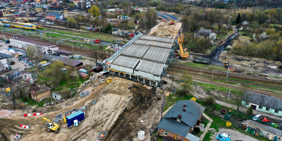 28.04.2022. Skarżysko-Kamienna. Budowa wiaduktu / Fot. Jarosław Kubalski - Radio Kielce