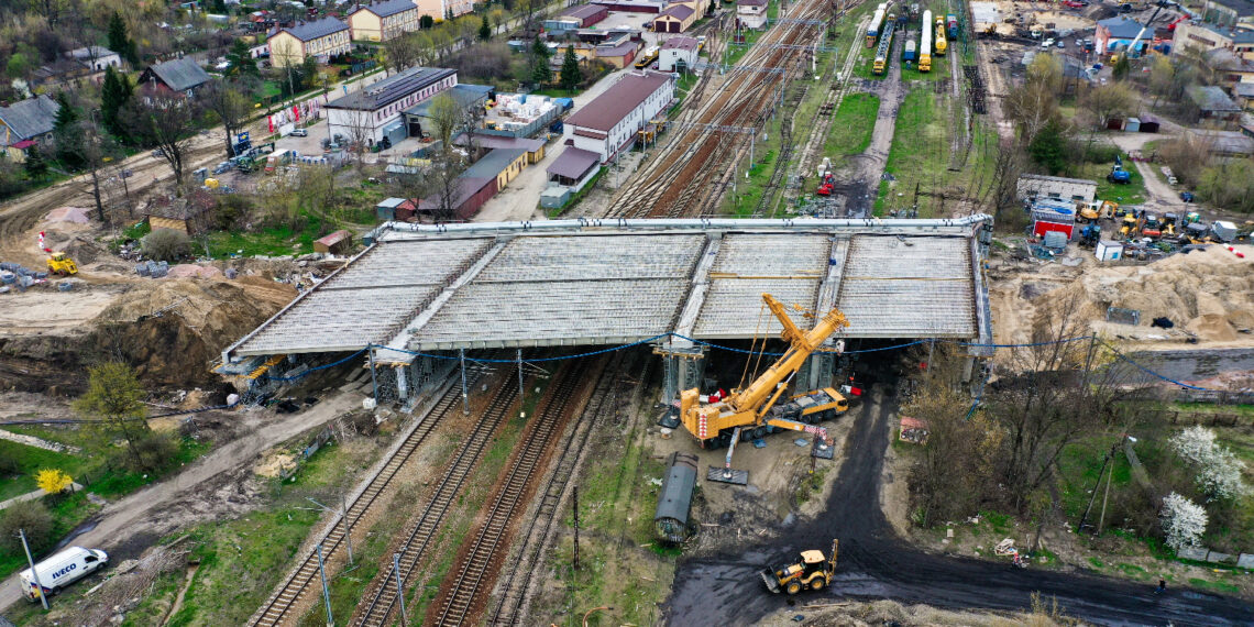 28.04.2022. Skarżysko-Kamienna. Budowa wiaduktu / Fot. Jarosław Kubalski - Radio Kielce