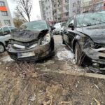03.04.2022. Kielce. Parking przy ulicy Źródłowej. Zniszczone samochody / Wiktor Taszłow / Radio Kielce