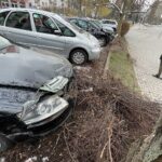 03.04.2022. Kielce. Parking przy ulicy Źródłowej. Zniszczone samochody / Wiktor Taszłow / Radio Kielce