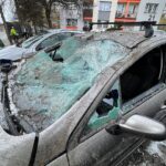 03.04.2022. Kielce. Parking przy ulicy Źródłowej. Zniszczone samochody / Wiktor Taszłow / Radio Kielce