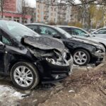 03.04.2022. Kielce. Parking przy ulicy Źródłowej. Zniszczone samochody / Wiktor Taszłow / Radio Kielce