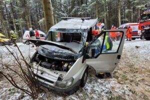 2.04.2022. Muszynka. Wypadek busa / KM PSP w Nowym Sączu