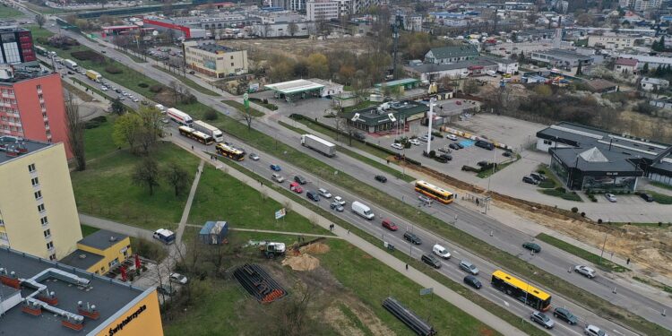 20.04.2022 Kielce. Ulica Radomska. Korek / Jarosław Kubalski / Radio Kielce