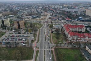 20.04.2022 Kielce. Skrzyżowanie ulic Solidarności, Radomskiej i Tysiąclecia. Korek / Jarosław Kubalski / Radio Kielce