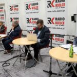 03.04.2022. Kielce. Studio Polityczne Radia Kielce. Na zdjęciu (od lewej): Jacek Toś - PiS, Anna Myślińska - PO KO, Czesław Siekierski - PSL KP, Michał Sokolnicki - Konfederacja Partia KORWiN, Filip Strząbała - Nowa Lewica / Kamil Król / Radio Kielce