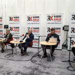 03.04.2022. Kielce. Studio Polityczne Radia Kielce. Na zdjęciu (od lewej): Jacek Toś - PiS, Anna Myślińska - PO KO, Czesław Siekierski - PSL KP, Michał Sokolnicki - Konfederacja Partia KORWiN, Filip Strząbała - Nowa Lewica / Kamil Król / Radio Kielce