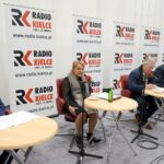 03.04.2022. Kielce. Studio Polityczne Radia Kielce. Na zdjęciu (od lewej): Jacek Toś - PiS, Anna Myślińska - PO KO, Czesław Siekierski - PSL KP, Michał Sokolnicki - Konfederacja Partia KORWiN, Filip Strząbała - Nowa Lewica / Kamil Król / Radio Kielce