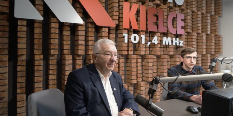 04.04.2022. Radio Kielce, Rozmowa Dnia. Na zdjęciu (od lewej): Krzysztof Lipiec - prezes świętokrzyskich struktur PiS, Michał Kita - Radio Kielce / Dionizy Krawczyński / Radio Kielce