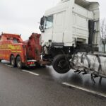 05.04.2022. Kielce. Usuwanie skutków wypadku na ulicy Łódzkiej / Sebastian Kalwat / Radio Kielce