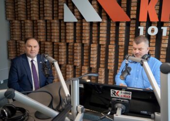 11.04.2022. Radio Kielce. Zoom na wieś. Na zdjęciu (od lewej): Marek Kwitek - poseł PiS i Radosław Podsiadły - Radio Kielce / Piotr Kwaśniewski / Radio Kielce