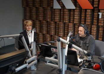 13.04.2022. Kielce. Na zdjęciu (od lewej): Dorota Koczwańska-Kalita - naczelnik Delegatury IPN w Kielcach, Robert Szumielewicz - Radio Kielce / Sebastian Kalwat / Radio Kielce