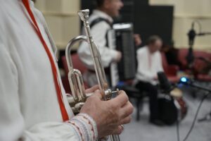 30.04.2022) Radio Kielce. Studio GRAM. Zespołu Pieśni i Tańca „Ciekoty” / Dionizy Krawczyński / Radio Kielce