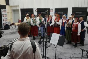 30.04.2022) Radio Kielce. Studio GRAM. Zespołu Pieśni i Tańca „Ciekoty” / Dionizy Krawczyński / Radio Kielce