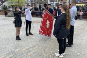 23.04.2022. Starachowice. Ślubowanie klas pierwszych szkół Zakładu Doskonalenia Zawodowego / Anna Głąb / Radio Kielce