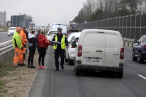 20.04.2022. Bilcza. Zderzenie trzech aut / Jarosław Kubalski / Radio Kielce