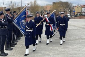 23.04.2022. Starachowice. Ślubowanie klas pierwszych szkół Zakładu Doskonalenia Zawodowego / Anna Głąb / Radio Kielce