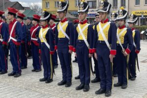 23.04.2022. Starachowice. Ślubowanie klas pierwszych szkół Zakładu Doskonalenia Zawodowego / Anna Głąb / Radio Kielce