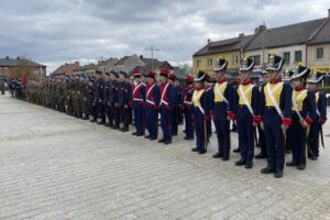 23.04.2022. Starachowice. Ślubowanie klas pierwszych szkół Zakładu Doskonalenia Zawodowego / Anna Głąb / Radio Kielce