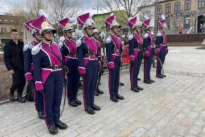 23.04.2022. Starachowice. Ślubowanie klas pierwszych szkół Zakładu Doskonalenia Zawodowego / Anna Głąb / Radio Kielce