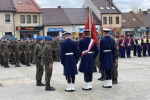 23.04.2022. Starachowice. Ślubowanie klas pierwszych szkół Zakładu Doskonalenia Zawodowego / Anna Głąb / Radio Kielce