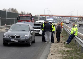 20.04.2022. Bilcza. Zderzenie trzech aut / Jarosław Kubalski / Radio Kielce