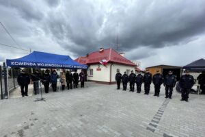 08.04.2022. Szydłów. Otwarcie posterunku policji / Michał Kita / Radio Kielce