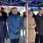 08.04.2022. Szydłów. Otwarcie posterunku policji. Na zdjęciu (od lewej): Agata Malasińska-Nagórny - zastępca Komendanta Wojewódzkiego Policji w Kielcach, Zbigniew Koniusz - wojewoda świętokrzyski, Anna Krupka - wiceminister sportu i turystyki, Józef Żółciak - starosta staszowski, Andrzej Tuz - burmistrz Szydłowa / Michał Kita / Radio Kielce