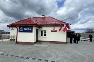 08.04.2022. Szydłów. Otwarcie posterunku policji / Michał Kita / Radio Kielce