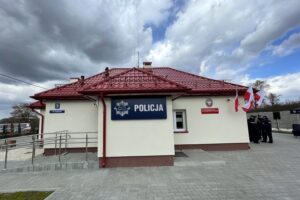 08.04.2022. Szydłów. Otwarcie posterunku policji / Michał Kita / Radio Kielce