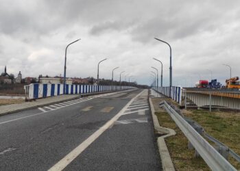 05.04.2022. Sandomierz. Stary most na Wiśle / Grażyna Szlęzak-Wójcik / Radio Kielce