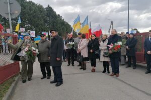 08.04.2022. Kazimierza Wielka. Oddanie hołdu ofiarom zbrodni katyńskiej / Marta Gajda-Kruk / Radio Kielce