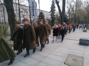 12.04.2022. Busko-Zdrój. 6. Marsz Katyński / Marta Gajda-Kruk / Radio Kielce