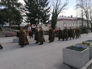 12.04.2022. Busko-Zdrój. 6. Marsz Katyński / Marta Gajda-Kruk / Radio Kielce