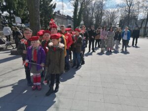 12.04.2022. Busko-Zdrój. 6. Marsz Katyński / Marta Gajda-Kruk / Radio Kielce