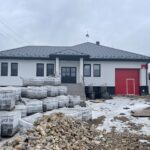 02.04.2022. Szczeglice. Prace remontowe w remizie strażackiej / Grażyna Szlęzak-Wójcik / Radio Kielce