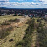 07.04.2022. Dąbrowa II. Tereny pod zabudowę / Jarosław Kubalski / Radio Kielce