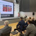 06.04.2022. Sandomierz. 30. Spotkania Sadownicze. Na zdjęciu (przemawia): Adam Paradowski - wydawnictwo Plantpress / Grażyna Szlęzak-Wójcik / Radio Kielce