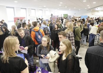 27.04. 2022. Kielce. Politechnika Świętokrzyska. Studenckie Targi Pracy / Jarosław Kubalski / Radio Kielce