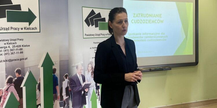 Na zdjęciu: Magdalena Karwat-Kasińska - dyrektor PUP / Fot. Monika Miller - Radio Kielce